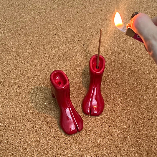 Red / Single Tabi high-heel ceramic incense holder by 000503