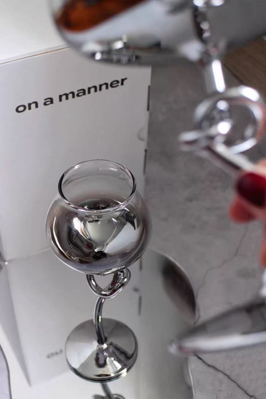Clear high-borosilicate knot-stem wine glass detail