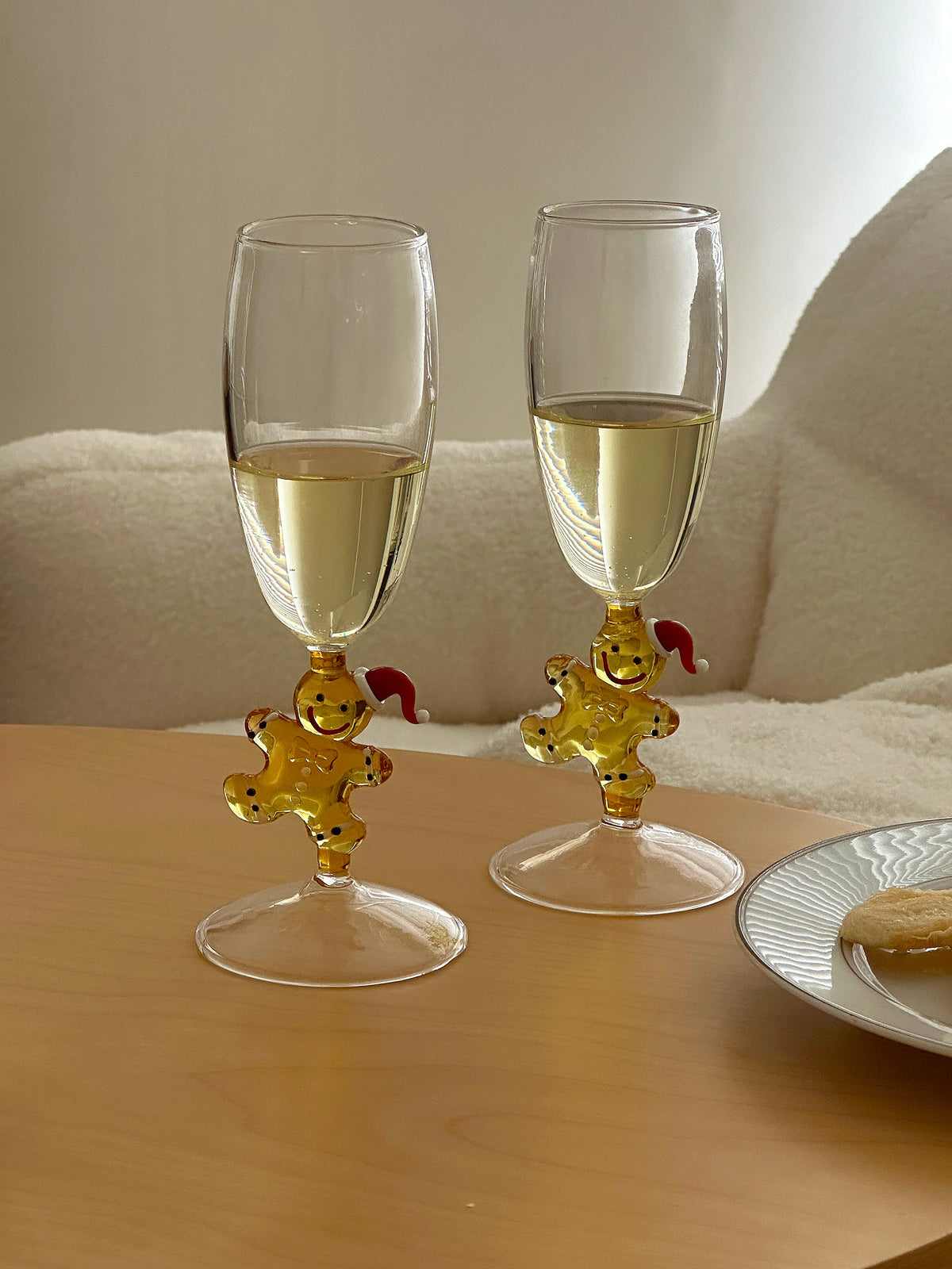 Shinymomo gingerbread champagne glass shown from another angle