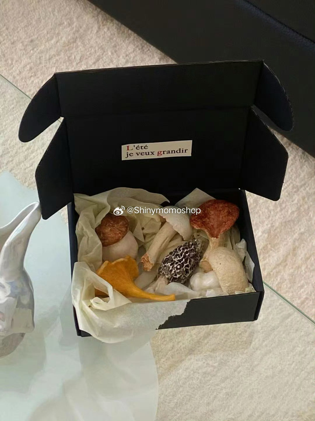 Black presentation box with six mushroom cutlery rests