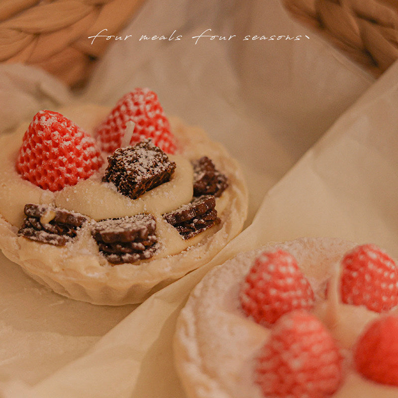 Four Meals Snow Country strawberry cake candle, alternate product view 2