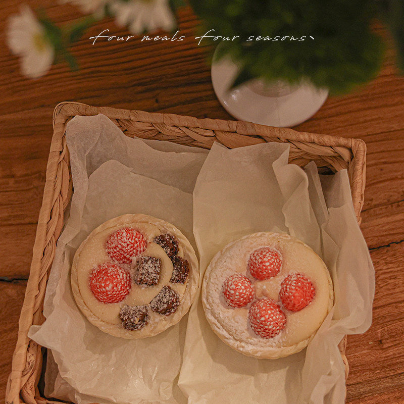 Four Meals Snow Country strawberry cake candle, alternate product view 3