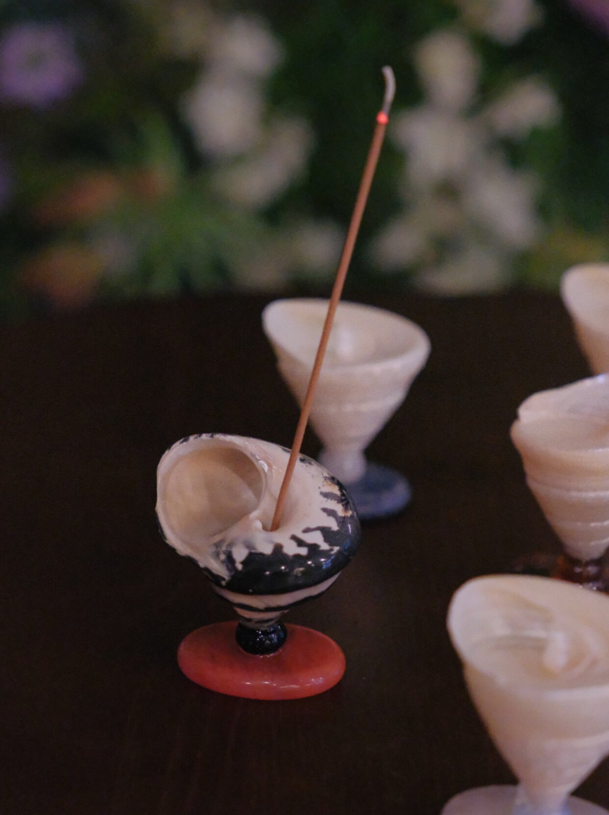 IN Chaos Natural Conch & Jade Shaped Incense Holder