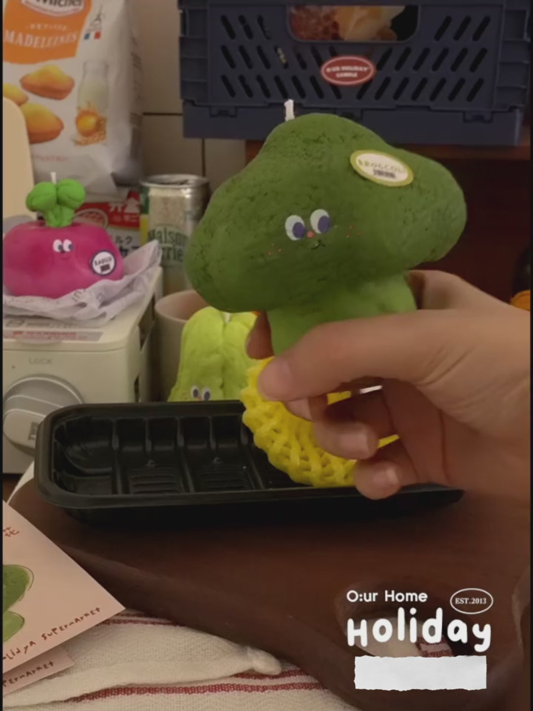 Video showing the O:urHome broccoli sculptural candle